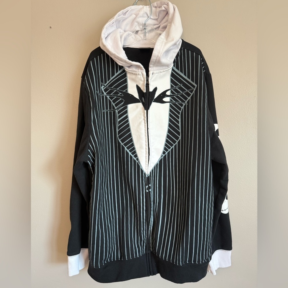 Disney Gray and Black Nightmare Before Christmas Jacket kids size XXL (18)